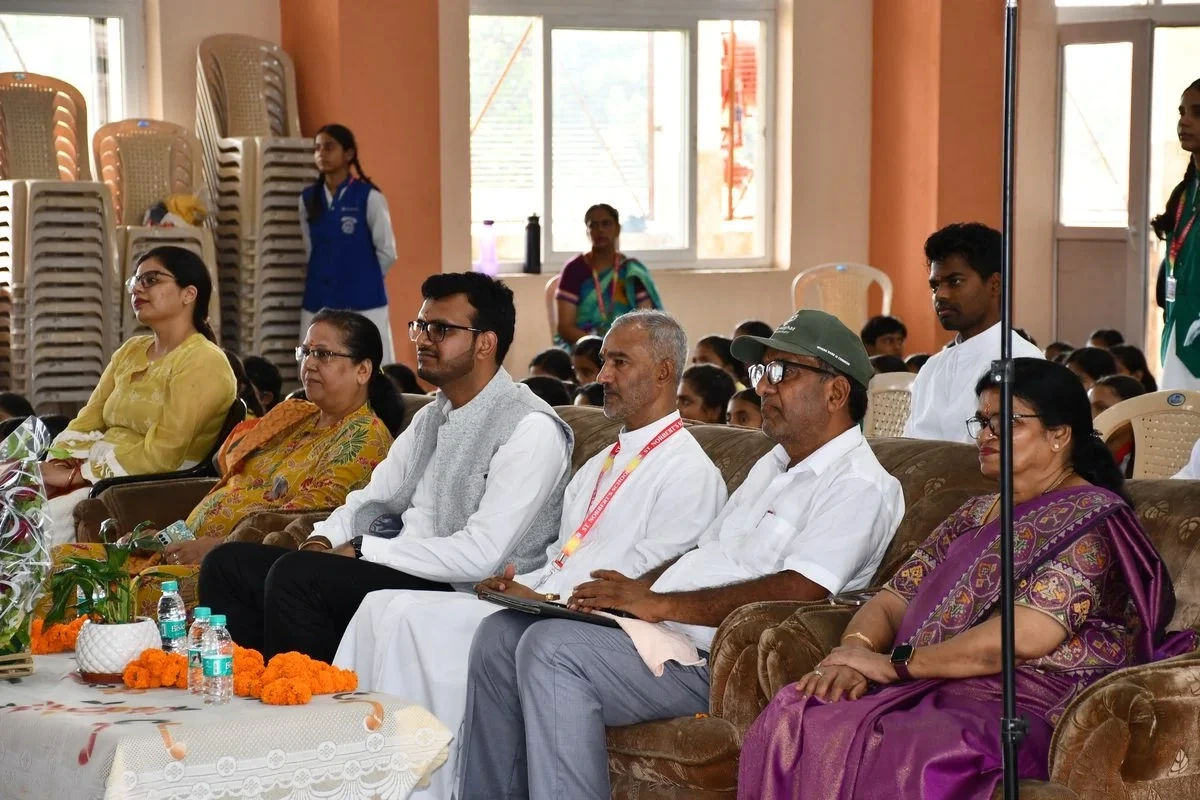 School Celebrations - Photo 12